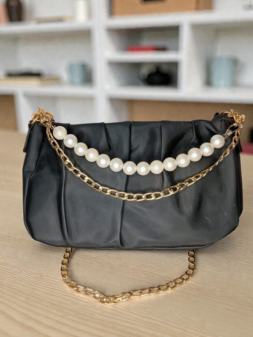 Pearl Chain Noir Clutch