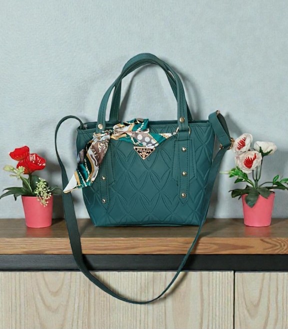 Ivory Quilted Bow‑Burst Mini Tote